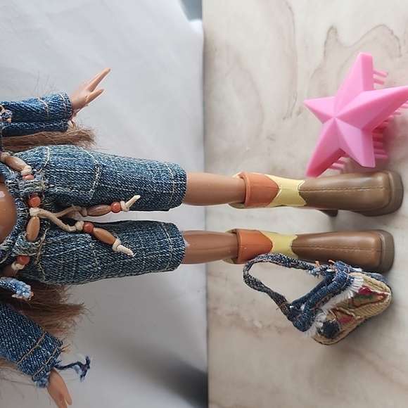 Bratz Spring Break Yasmin - Picture 2 of 7